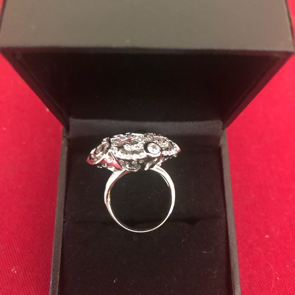 Sterling silver swirl ring size 6 - Picture 2 of 4